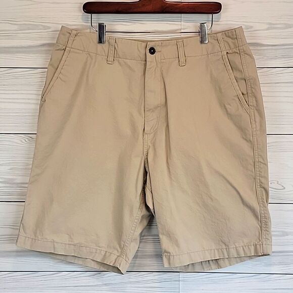 Old Navy tan khaki bermuda shorts Men's Size 38 ( measured 36) - Picture 1 of 12